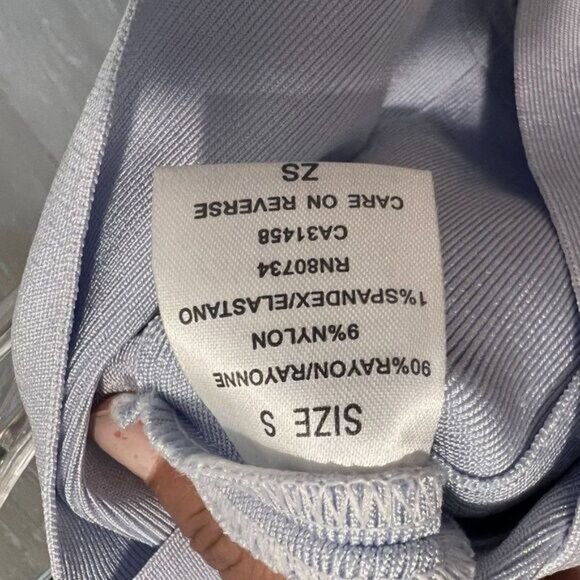 Women's Crisscross Cut Out Cold‎ Shoulder Fitted Top NWOT - Picture 5 of 5